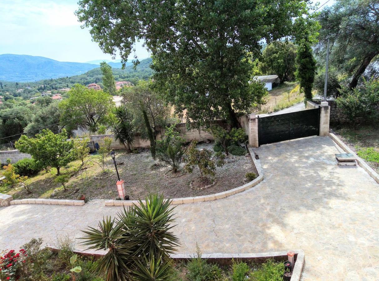 Villa Silvia Ágios Matthaíos Exterior foto